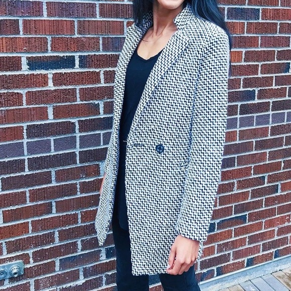 LAST ONE! Black and White Classy Collared Coat - Picture 5 of 5